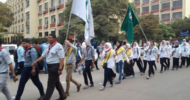 بالصور.. طابور عرض للجوالة بأعلام الكليات فى جامعة عين شمس