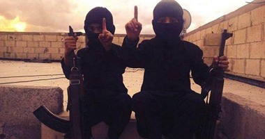 "داعش" يخلق جيلا جديدا من التكفيريين الأطفال أكثر وحشية من عناصره الحالية.. ويغسل أدمغة "أشبال الخلافة" ويعلمهم كيفية قتل آبائهم.. و"تايمز": يبدأ معهم فى عمر السابعة ويخصص أموالا ضخمة لتدريبهم