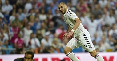 "بنزيمة" الأفضل فى "كلاسيكو الأرض"