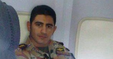 بالدموع يهتف "تحيا مصر"..والد الشهيد محمد أبو غزالة: ابنى فدا تراب البلد.. فيديو