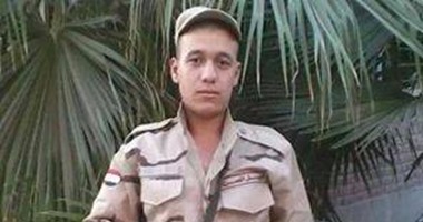 أهالى "دهمشا" يشيعون جثمان شهيد الشرقية الثالث ضحية حادث سيناء.. ويهتفون "لا إله إلا الله الإرهاب عدو الله".. ووالده: "دفنته فى التراب بدل ما أزفه على عروسته".. وأطالب بإعدام الإرهابيين بميدان عام