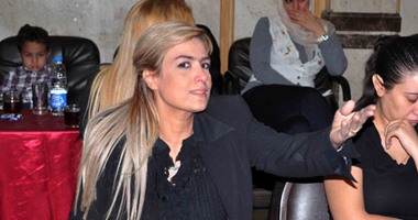انتهاء عزاء والدة الفنانة سيمون بكنيسة العذراء