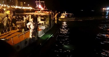 تفاصيل كارثة غرق سفينة البضائع "طابا" بالقرب من سفاجا.. القوات البحرية تنقذ 37 شخصا.. كان على متنها 43 شاحنة فى طريقها إلى "ضبا".. وموانئ البحر الأحمر: تحميل معظم الشاحنات على جانب واحد سبب الغرق