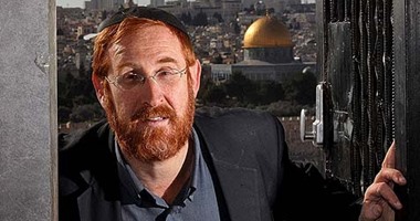 حاخام يقود اقتحاما للمسجد الأقصى تحت حراسة الشرطة الإسرائيلية