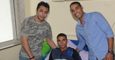 وفد من رجال الدين الإسلامى والمسيحى والرياضيين يزور مصابى حادث العريش