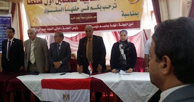 مدير الأكاديمية المهنية للمعلمين: التعليم فى خطر ويجب أن يتكاتف الجميع 
