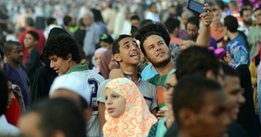 دراسة أمريكية:كثرة التقاط السيلفى مؤشر للإصابة بالنرجسية والخلل النفسى