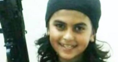 الإندبندنت: مواقع التواصل الاجتماعى تتداول صورا لأصغر مقاتل فى "داعش"