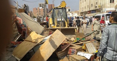 حملة لإزالة الإشغالات والتعديات بحديقة الخالدين فى الإسماعيلية