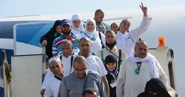 بالصور.. الداخلية تمد موعد استخراج صحف الحالة الجنائية للحجاج للأربعاء.. وتسلم التأشيرات للمسافرين خلال أيام.. وسفر أول فوج 20 أغسطس.. وتخصيص غرفة عمليات مركزية بالقاهرة لتلقى اتصالات أهالى الحجاج 