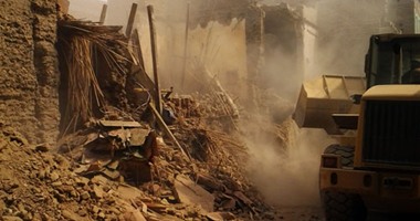 بالصور.. ننشر تفاصيل مصرع 2 بينهم طفلة وإصابة 6 آخرين فى انهيار منزل بقفط.. ومحافظ قنا يقرر صرف تعويضات لأهالى الضحايا والمصابين وتوفير مسكن للمضارين.. والنيابة تشكل لجنة لبيان أسباب الحادث