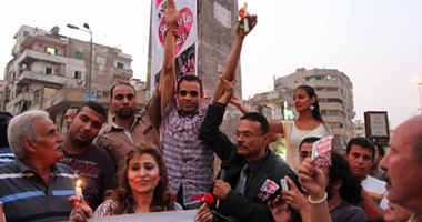 ورود وأغانٍ وطنية فى وقفة "شباب ماسبيرو" لإحياء الذكرى الثالثة للمذبحة