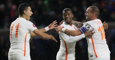 هولندا تحافظ على أمل "يورو 2016" بثنائية فى كازاخستان