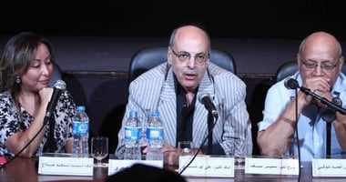 بدء ندوة "عمر الشريف" بعرض فيلم تسجيلى عنه على هامش "القومى للسينما"