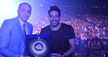 بالصور.. حماقى يشعل جامعة الدلتا بجمصة.. والجمهور يُطالب بإهدائه "نوبل"