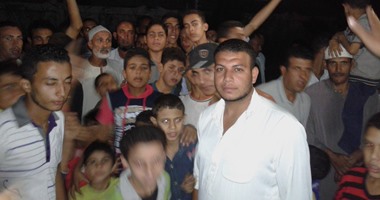 بالصور.. وقفة ليلية احتجاجا على قرار غلق مدرسة بكفر الشيخ