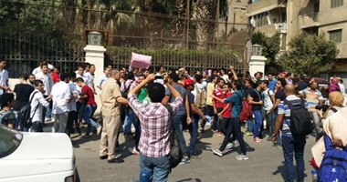 طلاب الثانوية يواصلون التظاهر فى 10 محافظات اعتراضا على تطبيق درجات السلوك