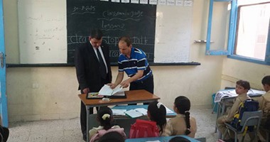 الضرب بيد من حديد على المقصرين فى المدارس..إحالة مدير مدرسة و16معلما للشئون القانونية بالفيوم بسبب الإهمال..واستبعاد آخر بالشرقية لتستره على غياب المدرسين..ونقل آخر ببنى سويف لتأخر المعلمين عن الطابور