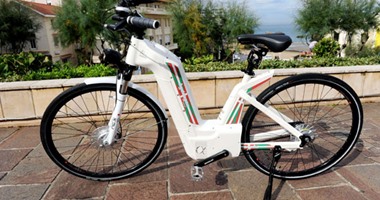 دراج مصرى يكشف تفاصيل تحطيم رقم قياسى بقيادة دراجة كهربائية فى العلمين الجديدة