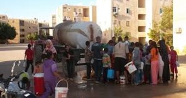بالصور.. أزمتا السولار وانقطاع المياه مسلسل مستمر بالأقصر.. إنهاء اليوم الدراسى مبكرًا بمجمع مدارس لانقطاع المياه.. وتكدس السائقين أمام محطات بنزين إسنا لتهريب الوقود بالسوق السوداء