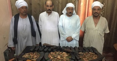تفاصيل تبادل إطلاق النار بين الشرطة وطرفى خصومة من "الشهاينة" و"الهمامية" بسوهاج.. الأمن يدفع بـ32 مجموعة قتالية و4 مدرعات للسيطرة.. ويضبط 6 متهمين و3 بنادق آلية وطبنجة و28 خزينة و517 طلقة متنوعة