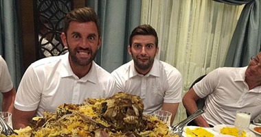 منتخب إنجلترا للكريكيت يستعد لباكستان بوجبة "ماعز"