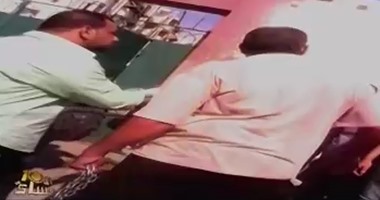 بالفيديو.. مدير مدرسة ببورسعيد يستعين بـ"بلطجية" للاعتداء على أخصائى نفسى