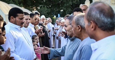 زيارة المقابر بعد صلاة العيد..عادة وفاء عند المصريين