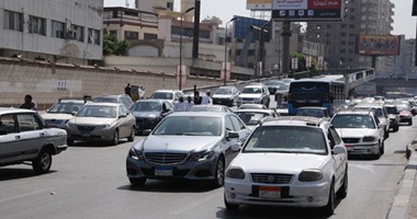 النشرة المرورية.. زحام بطرق القاهرة وكثافات متحركة بالجيزة والبحر الأعظم