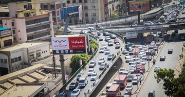توقف حركة المرور أمام السيارات بسبب كسر ماسورة مياه فى مدينة نصر
