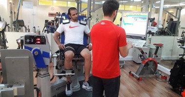 بالصور.. حسين زكى يُنهى برنامجه العلاجى مع أهلى دبى
