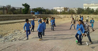 حمال الهموم يا صغير.. 5 مواقف تؤكد: جوه كل طالب مصرى عامل نظافة