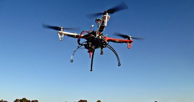مش بس للتجسس والمراقبة..الـdrones تثبت قدراتها فى إنقاذ البشر وقت الخطر..علماء يطورون طائرات بدون طيار تحدد أماكن ضحايا الزلازل وأخرى تطير لإنقاذ الغرقى..وتطوير نسخ مدعومة بأجهزة طبية لإسعاف المرضى 