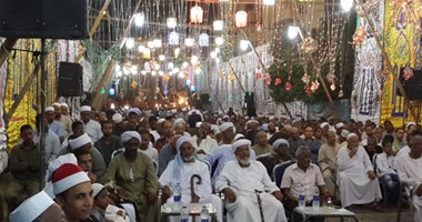 بالصور..أبناء الطرق الصوفية يحتفلون بالسنة الهجرية فى ساحة الإدريسى بأسوان