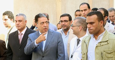 وزير الصحة: فيروس أسيوط "الغامض" غير مصنف طبيا.. وسيطرنا على الوضع بعد علاج 60 حالة.. وإثارة القضية لأغراض سياسية... أحمد عماد يعنف مدير مستشفى بالإسكندرية ويرفض استخدام مصعد محظور على المرضى 