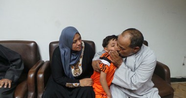 بالصور.. 5 أشخاص بالشرقية يختطفون طفلا 5 سنوات لطلب فدية 2 مليون جنيه.. الجناة خططوا للجريمة داخل السجن.. الأمن يقبض عليهم وبحوزتهم أسلحة.. والطفل بعد عودته: "الحرامية أكلونى طعمية وسرقوا منى 3 جنيه"