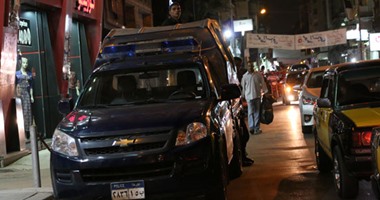 فحص كاميرات المراقبة للتوصل لهوية المتهمين بإطلاق النار على أفراد تأمين كنيسة بالهرم.. الأمن الوطنى يشارك فى استجواب المشتبه بهم.. وشهود عيان: الجناة استغلوا هدوء الحركة فى الشارع وارتكبوا الحادث