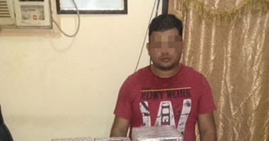 بالصور.. ضبط 90 ألف قرص مخدر ومنشط جنسى بحوزة مدرس بقصد الاتجار فى سوهاج.. الشرطة نصبت "كمين" وضبطت المتهم متلبسًا داخل منزله وبحوزته 29 ألف قرص وبتضييق الخناق عليه اعترف عن مكان وجود 61 ألف منشط جنسى