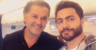 تامر حسنى يقابل راغب علامة أثناء توجهه إلى لبنان