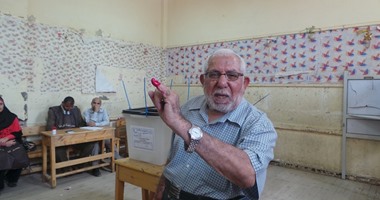 كبار السن يسيطرون على التصويت فى مدرسة أحمد عرابى