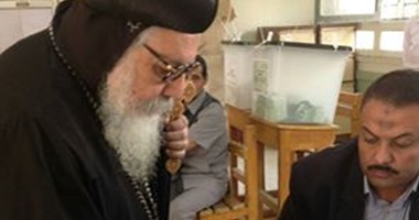 الأنباء ديمتريوس أسقف ملوى يدلى بصوته فى انتخابات مجلس النواب