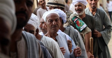وزير الداخلية يوجه بنقل كبار السن وذوى الإعاقه بـ"كراسى متحركة" للجان الاقتراع