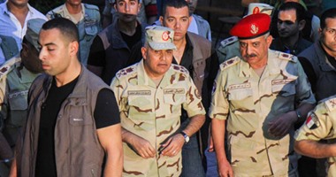 وزير الدفاع يتفقد الأوضاع الأمنية بمدرسة الشهيد عامر عبد المقصود بالدقى