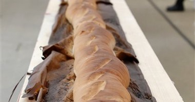 بالصور.. رغيف فرنسى يدخل موسوعة جينيس بطول 122 مترًا