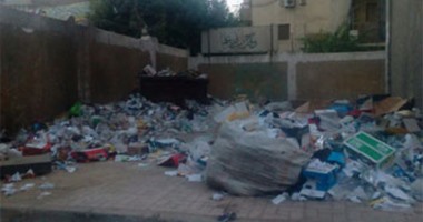 "صحافة المواطن".. انتشار القمامة داخل مدرسة الجيزة الفنية التجارية