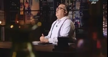 مواطن فى رسالة لـ"إبراهيم عيسى" على الهواء: "ارحمنا من نظرتك السوداء"