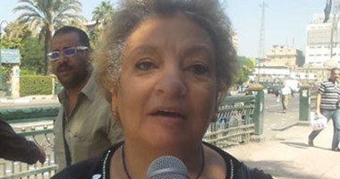 بالفيديو..مواطنة لرؤساء أحياء القاهرة:” غرقانين فى القمامة حرام عليكم”