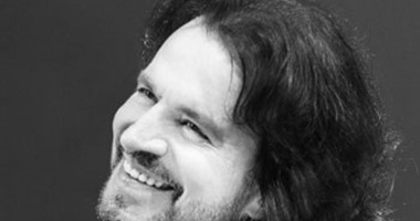 قبل أيام من حفل yanni.. قلة الدعاية وضعف التسويق وبوستر يتيم خال من الرعاة