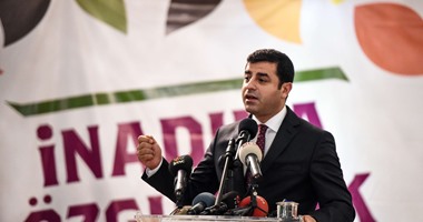 زعيم حزب الشعوب الديموقراطى ينهى إضرابا عن الطعام داخل أحد سجون تركيا