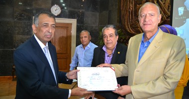 بالصور ..محافظ الغربية يكرم مدير البرنامج القومي لروماتيزم القلب